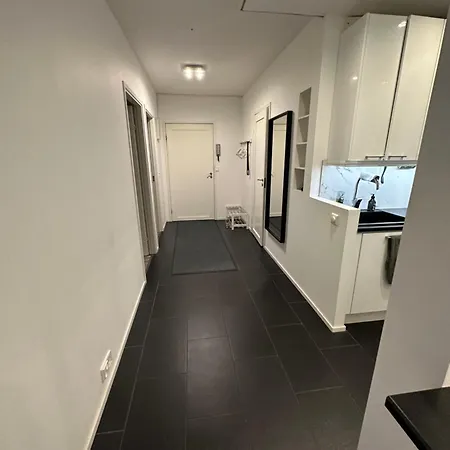 Cozy And Modern With Lakeside View