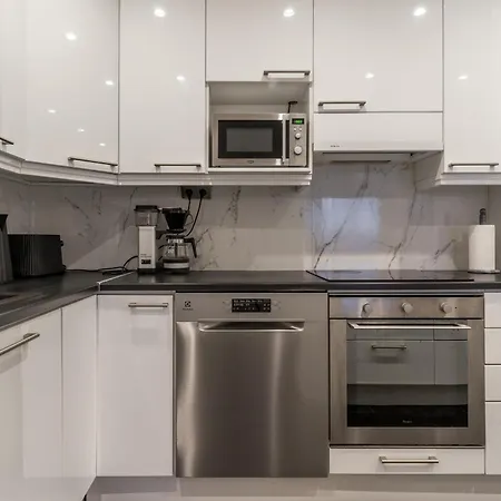 아파트 Cozy And Modern With Lakeside View *