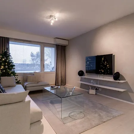 Cozy And Modern With Lakeside View Rovaniemi