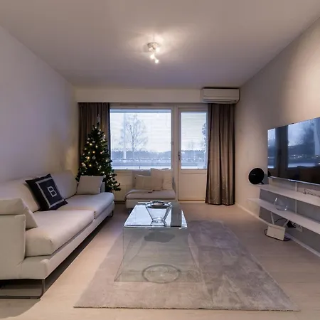 Cozy And Modern With Lakeside View *