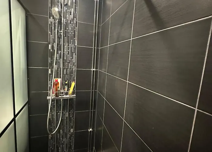 Cozy And Modern With Lakeside View