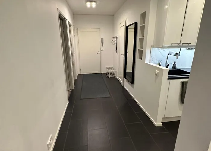 Cozy And Modern With Lakeside View