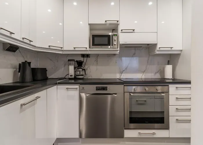 Lägenhet Cozy And Modern With Lakeside View *